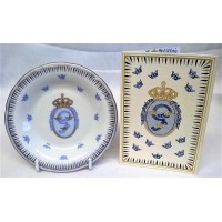 RORSTRAND GRIPSHOLM PATTERN CRÈME CUP STAND – LIMITED EDITION KINGS OF SWEDEN SERIES – GUSTAF III (1771-1792)